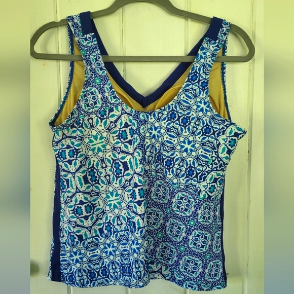 Swimsuits For All V Neck Medallion Print Tankini Swim Top - Picture 3 of 7